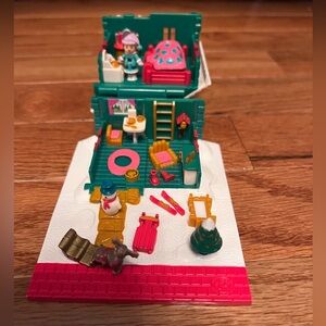 Vintage 1993 Polly Pocket Bluebird Winter Chalet Ski Lodge Complete